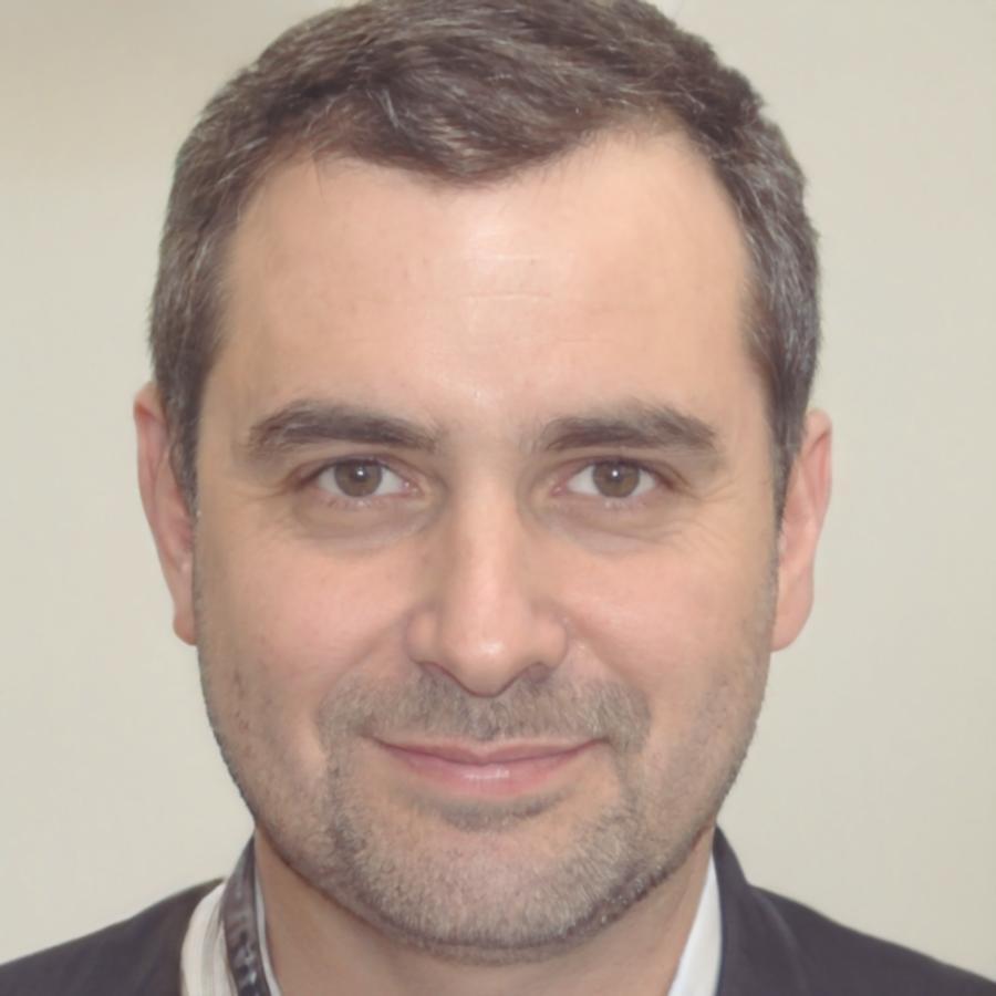 Portrait de Marc Dubois, expert en investissement